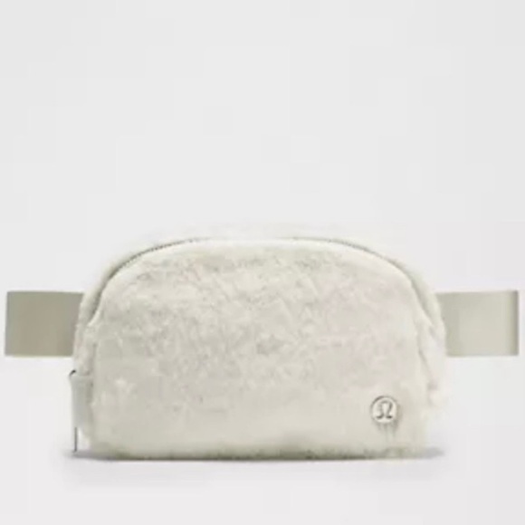NWT. LULULEMON Plush Fleece Everywhere Belt Bag - Picture 1 of 6